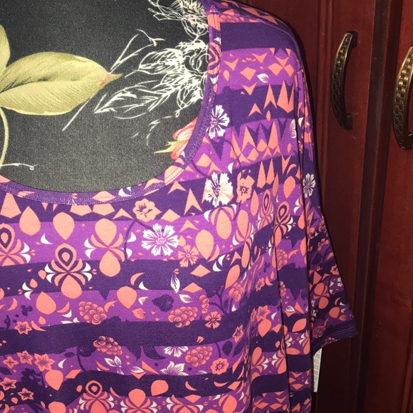NWT Lularoe Plus size Irma top - Picture 2 of 8